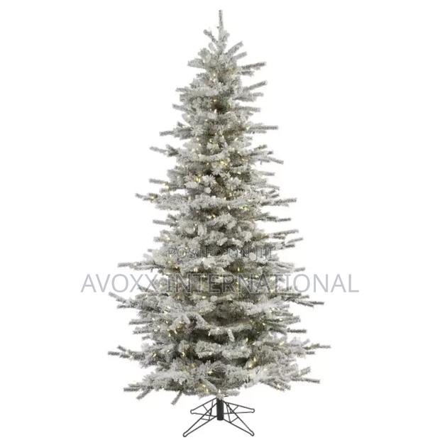Vickerman 7.5'ft Flocked Sierra Fir Christmas Tree W/Lights · Photo 1