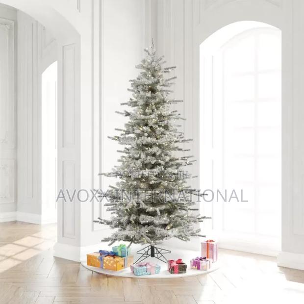 Vickerman 7.5'ft Flocked Sierra Fir Christmas Tree W/Lights · Photo 6