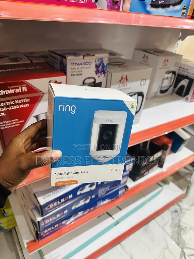 Dynamic Sleek Ring Spotlight · Photo 1