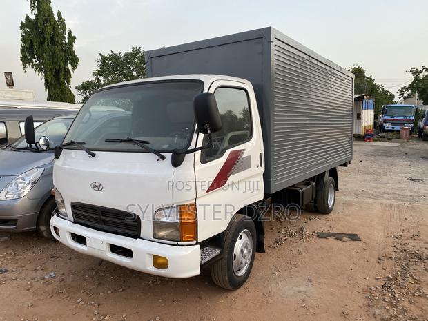 Kia Bongo LLL 2013 White · Photo 2