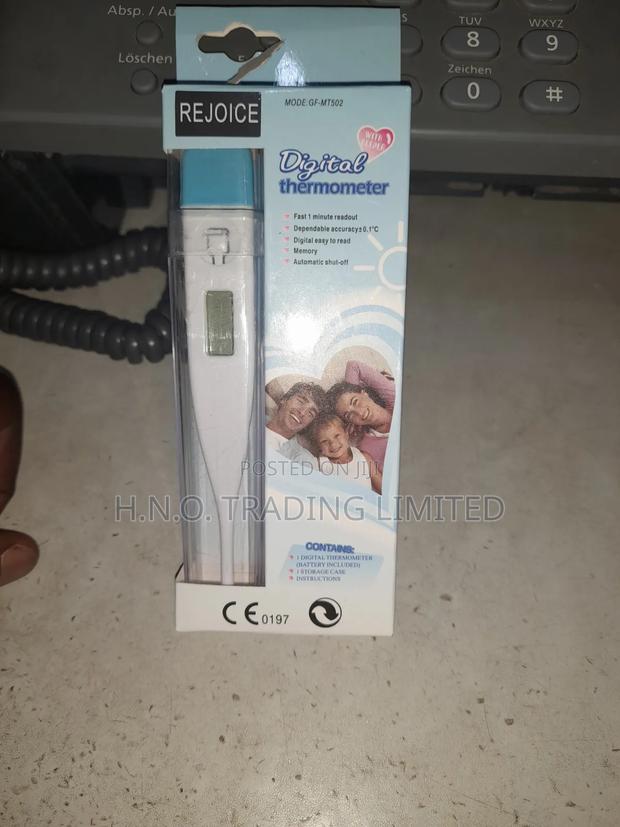 A Digital Thermometer · Photo 1