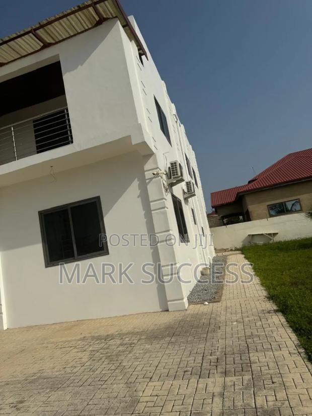 Furnished 4bdrm Duplex in Toll Booth for sale · Photo 3