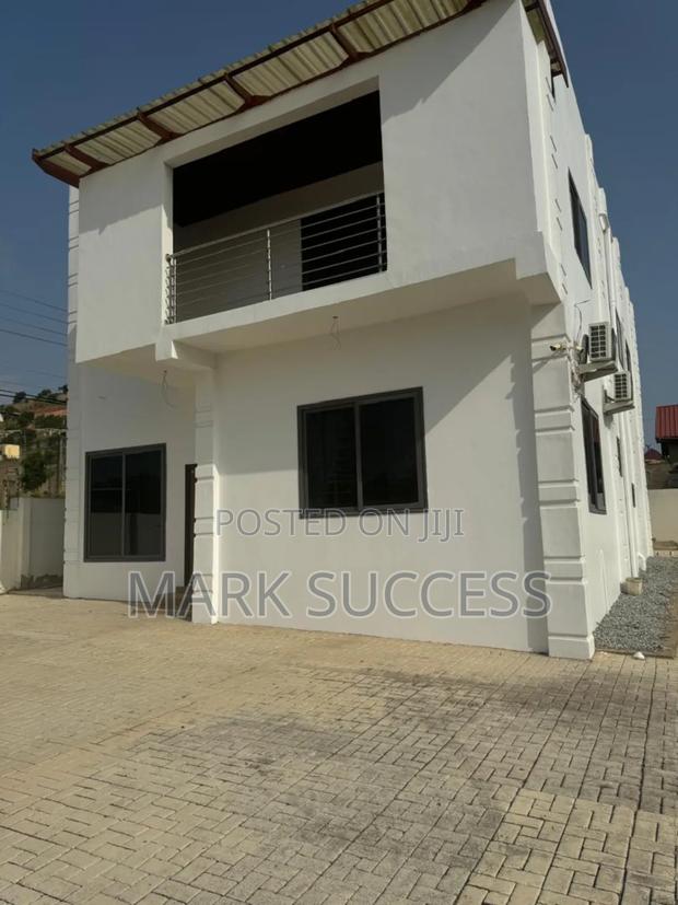 Furnished 4bdrm Duplex in Toll Booth for sale · Photo 4