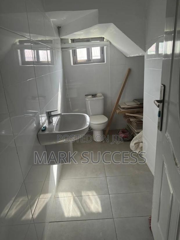 Furnished 4bdrm Duplex in Toll Booth for sale · Photo 8