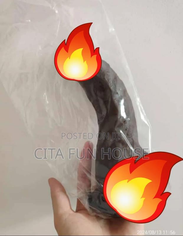Silicone Dark Curvy Dildo · Photo 1