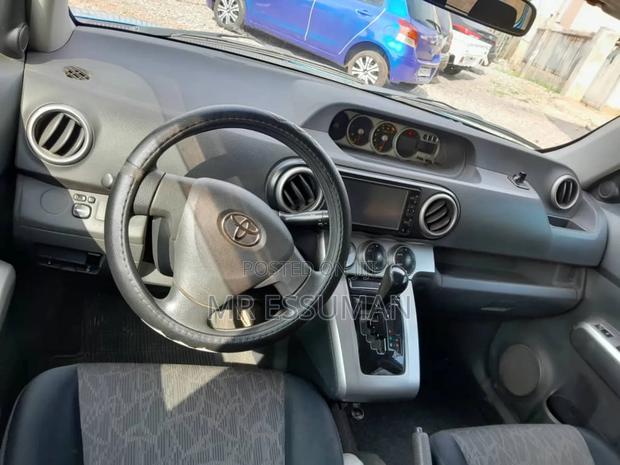 Toyota Corolla L 4dr Sedan (1.8L 4cyl 5M) 2012 Blue · Photo 5