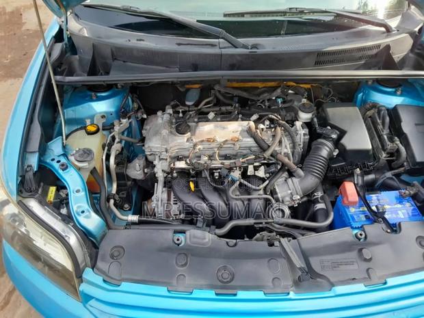 Toyota Corolla L 4dr Sedan (1.8L 4cyl 5M) 2012 Blue · Photo 6