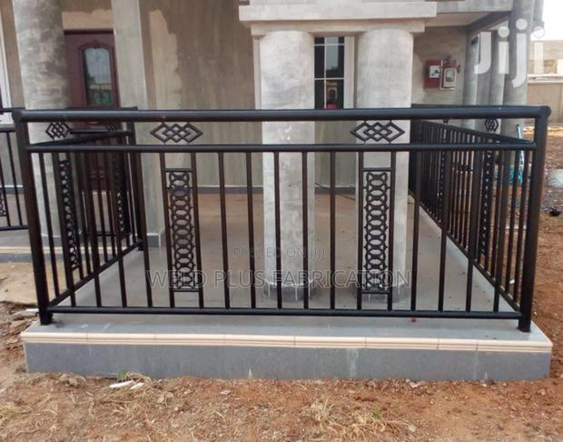 Simple Balcony Design · Photo 1