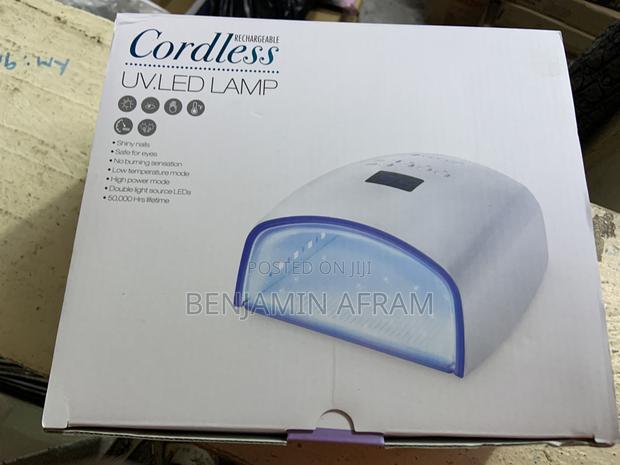 Cordless Nail UV Lamp · Photo 3