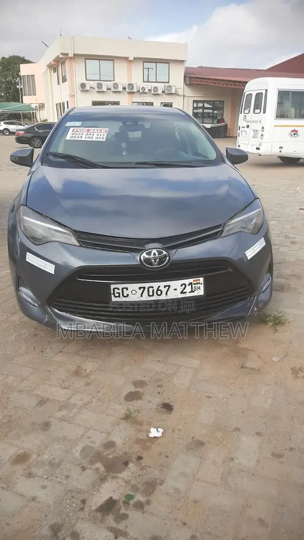 Toyota Corolla 2017 Gray · Photo 1