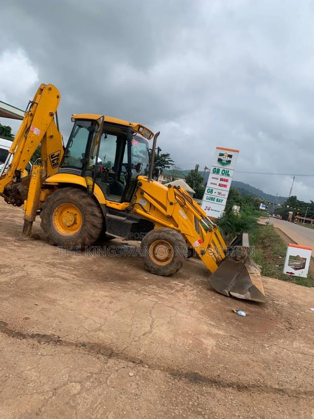 Backhoe Loader for Rent · Photo 1