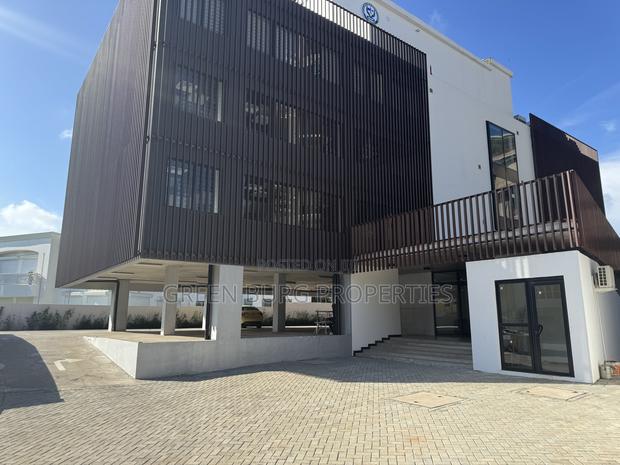 Office Space to-Let · Photo 6