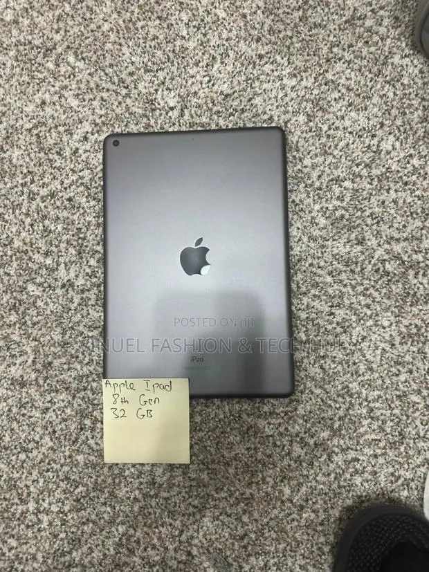 Apple iPad 10.2 (2020) Wi-Fi 32 GB Silver · Photo 1