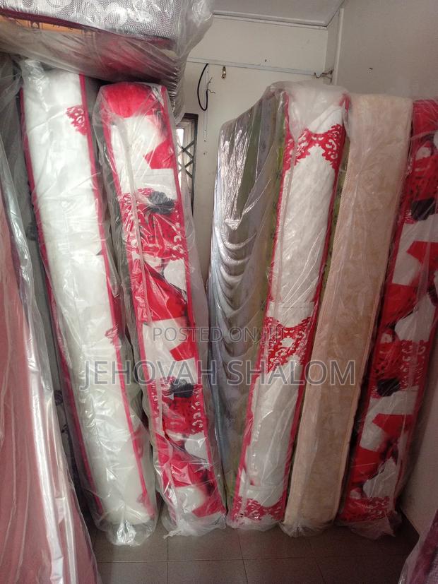 King Size Mattress 10inches Available for Sale · Photo 2