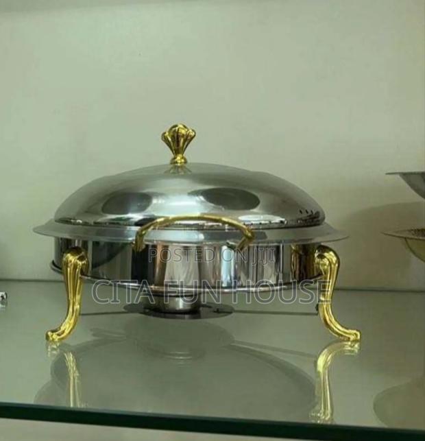 Luxurious Stainless Steel Chaffing Dish · Photo 1