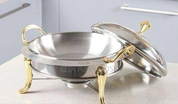 Luxurious Stainless Steel Chaffing Dish · Photo 2