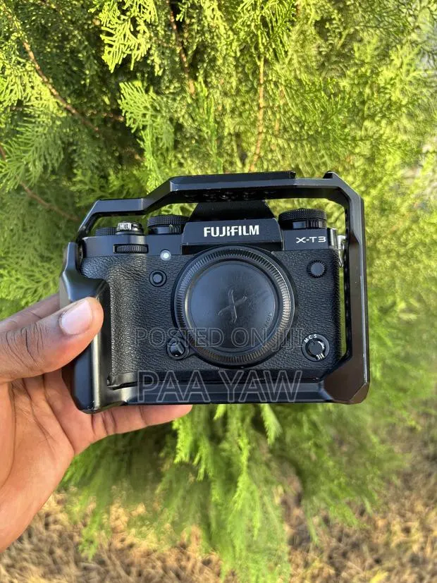 Fujifilm X-T3 Mirrorless Camera (570 Shutter Count) + SmallRig Cage · Photo 1