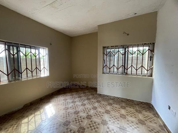 6bdrm House in Fredimens Real, Awutu Senya East Municipal for sale · Photo 5