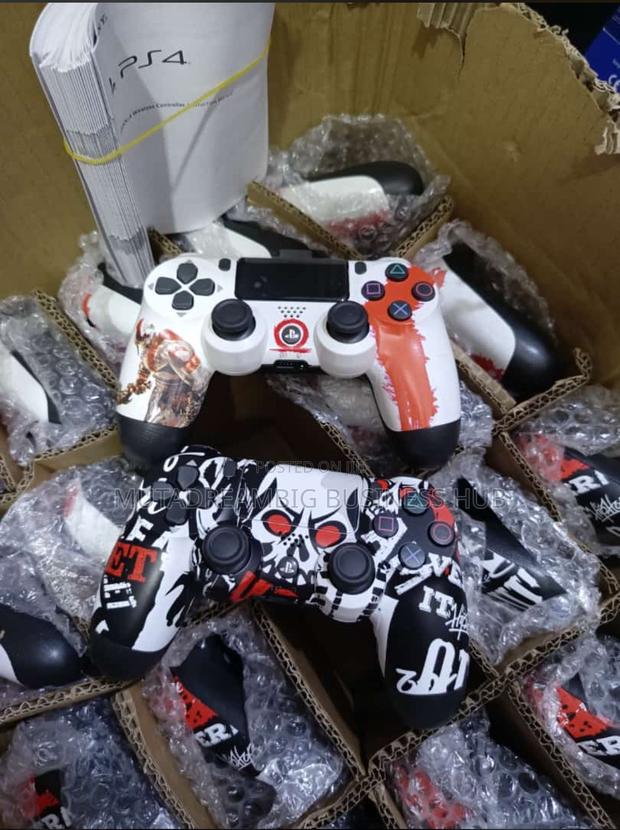 Ps4 Ps3 PS2 Controllers · Photo 1