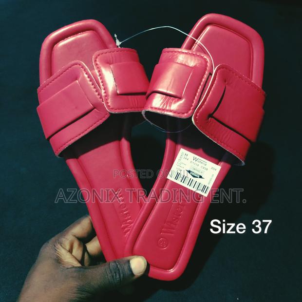 High Grade Ladies Leather Slippers · Photo 1