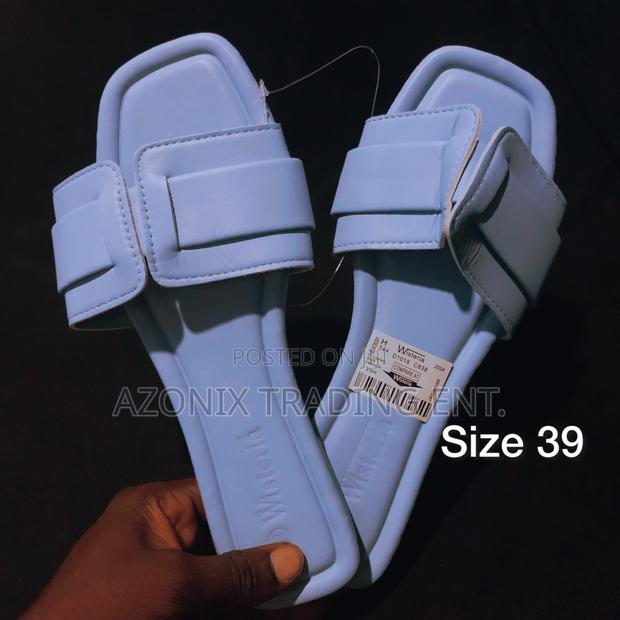 High Grade Ladies Leather Slippers · Photo 3