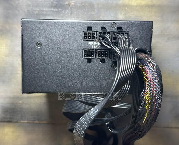 Corsair Cx 750m Semi-modular Power Supply · Photo 2