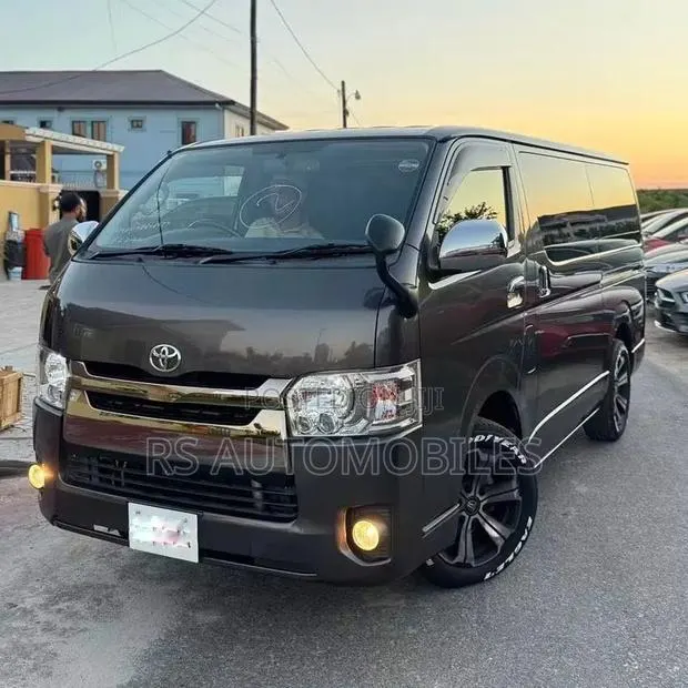 Toyota HiAce 2017 Grey · Photo 1