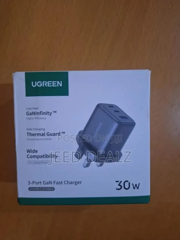 UGREEN 30W GaN Charger 3 Ports · Photo 1