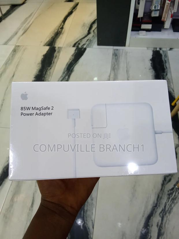 The 85 Magsafe Power Adapter · Photo 1