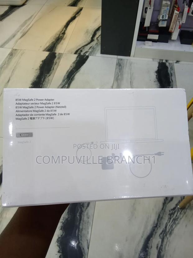 The 85 Magsafe Power Adapter · Photo 2