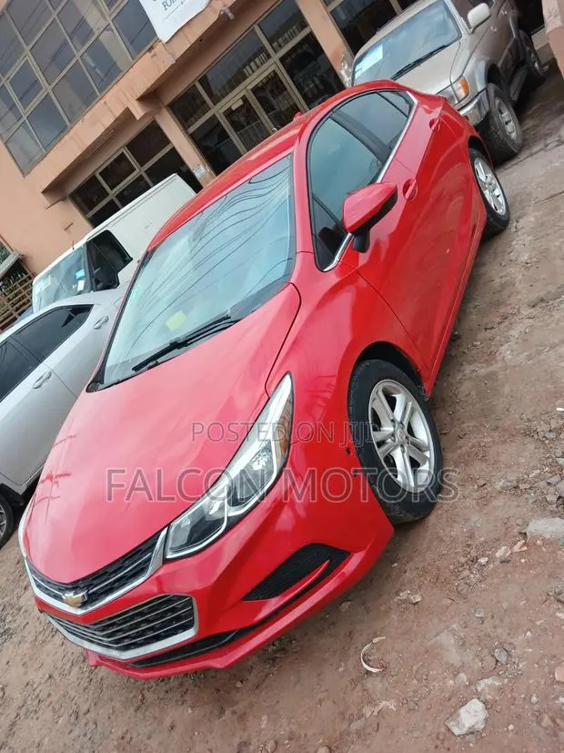 Chevrolet Cruze LT Auto Hatchback 2017 Red · Photo 1
