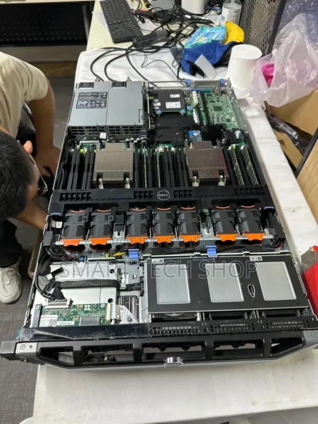 Server Dell PowerEdge R630 256GB Intel Xeon SSD 4T · Photo 3