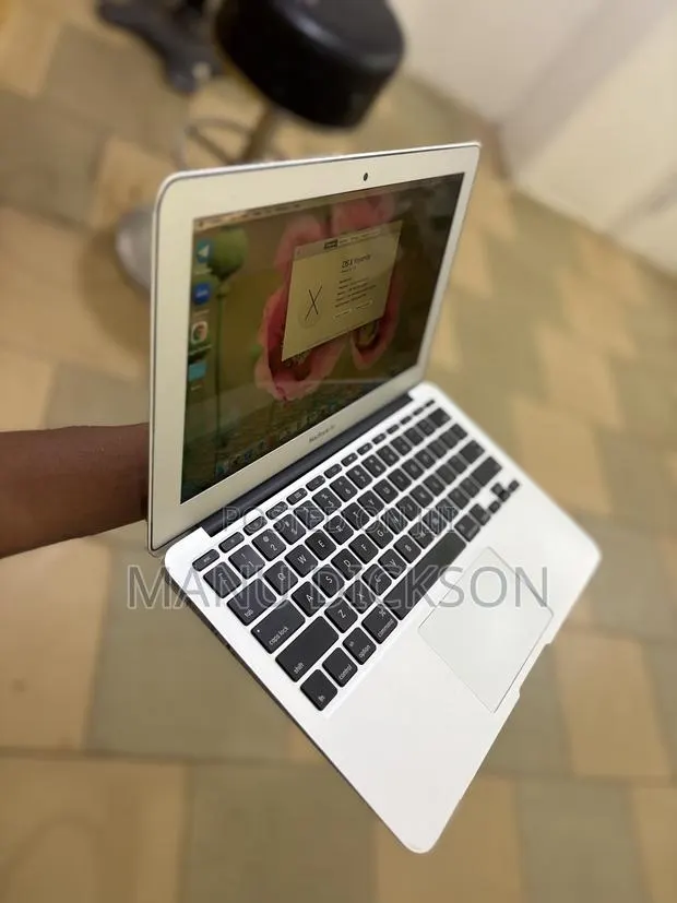 Laptop Apple MacBook Air 4GB Intel Core i5 HDD 128GB · Photo 1