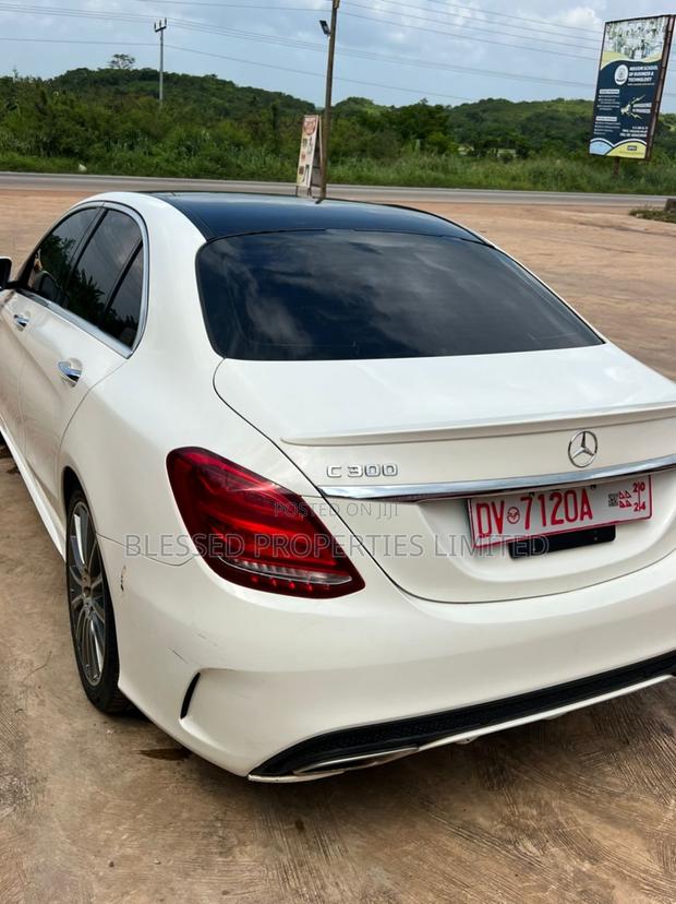 Mercedes-Benz C300 Sport 4Matic Sedan AWD (2.0L 4cyl 7A) 2017 White · Photo 4