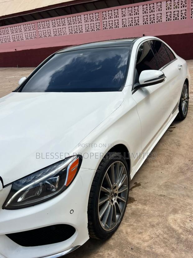 Mercedes-Benz C300 Sport 4Matic Sedan AWD (2.0L 4cyl 7A) 2017 White · Photo 5
