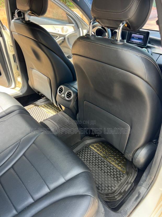 Mercedes-Benz C300 Sport 4Matic Sedan AWD (2.0L 4cyl 7A) 2017 White · Photo 6