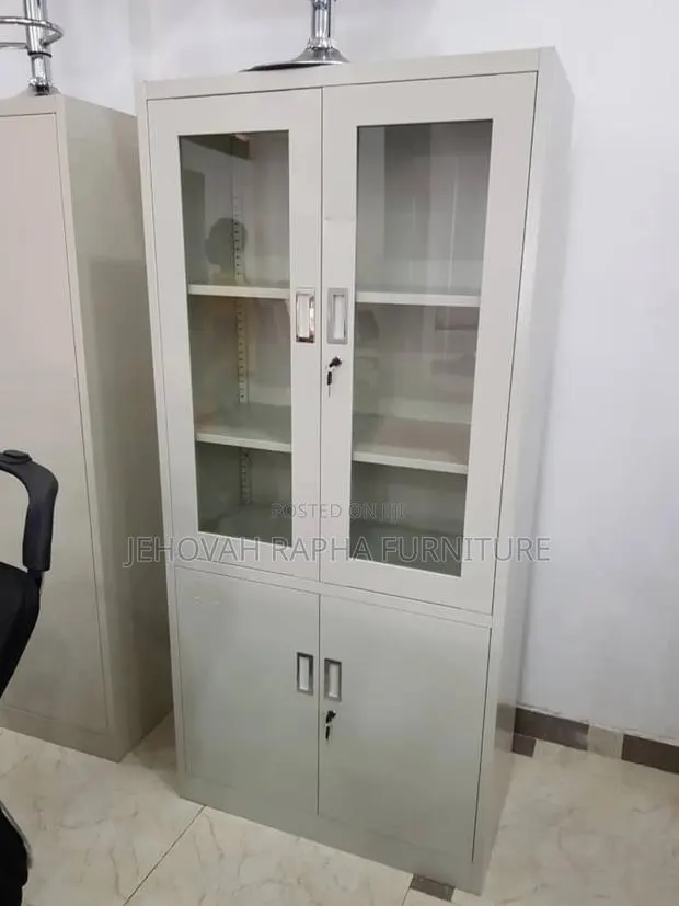 Side Board Cabinet · Photo 1