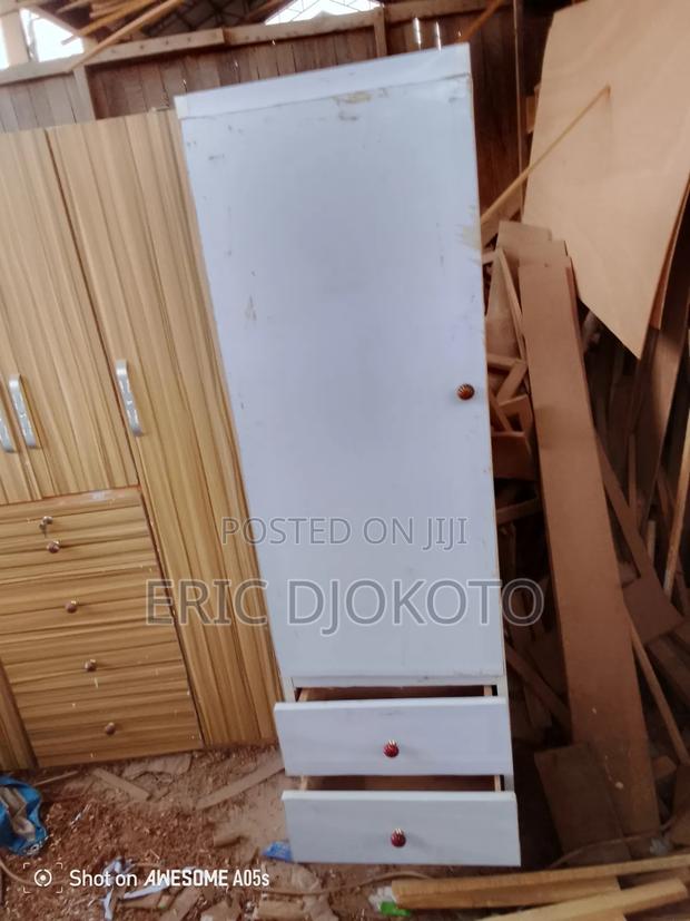 Single Wardrobe · Photo 2