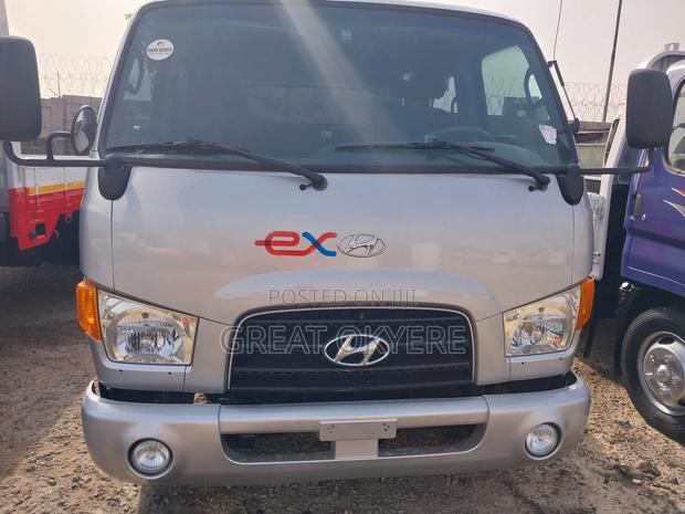 Hyundai Mighty Truck · Photo 3