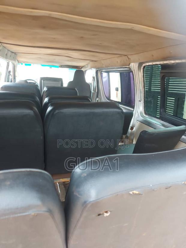 Toyota HiAce 2017 Silver · Photo 5