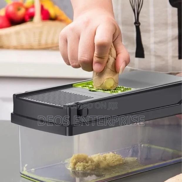 Handheld Vegetable Cutter · Photo 1