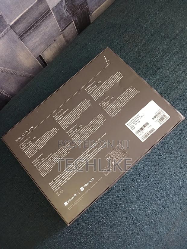 New Microsoft Surface Pro 11th Edition, a Copilot+ PC 16GB SSD 512GB · Photo 3