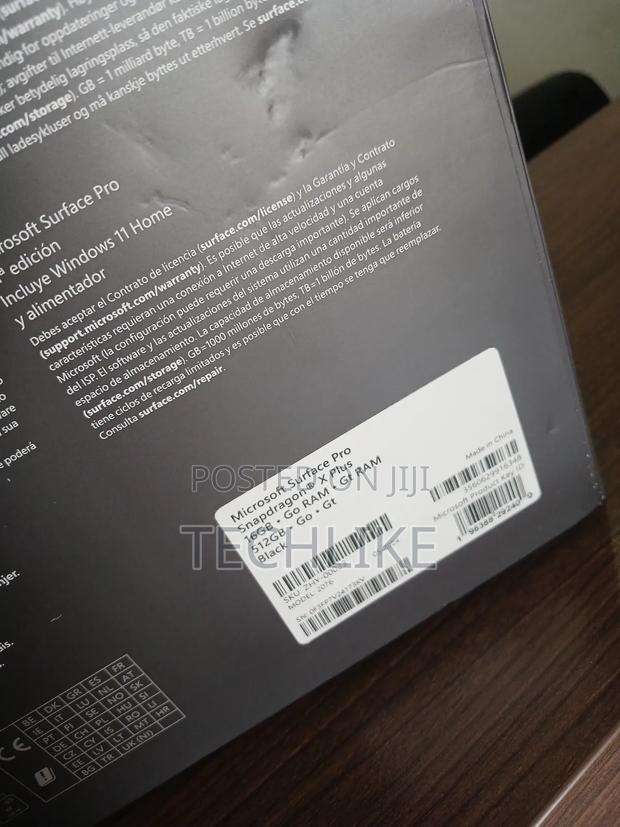 New Microsoft Surface Pro 11th Edition, a Copilot+ PC 16GB SSD 512GB · Photo 4