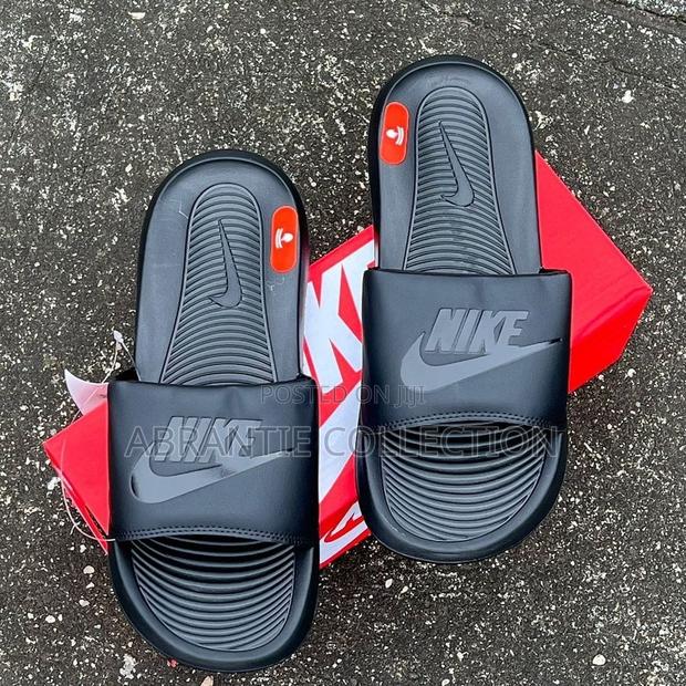 Original Nike Slides · Photo 1