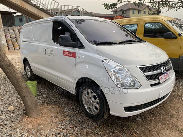 Hyundai Starex 2014 White · Photo 2