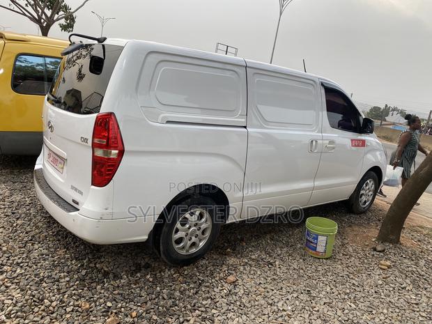 Hyundai Starex 2014 White · Photo 3