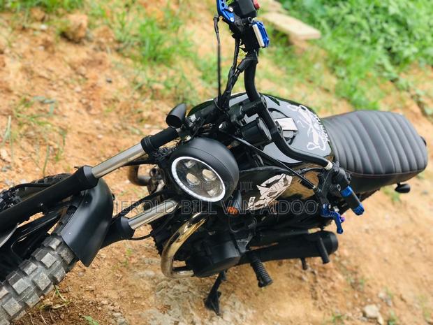 Honda Super Hawk 2024 Black · Photo 1