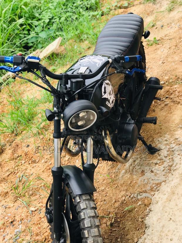 Honda Super Hawk 2024 Black · Photo 2