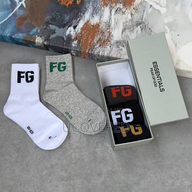 High Quality Cotton Socks(5 Pairs in a Box) · Photo 2