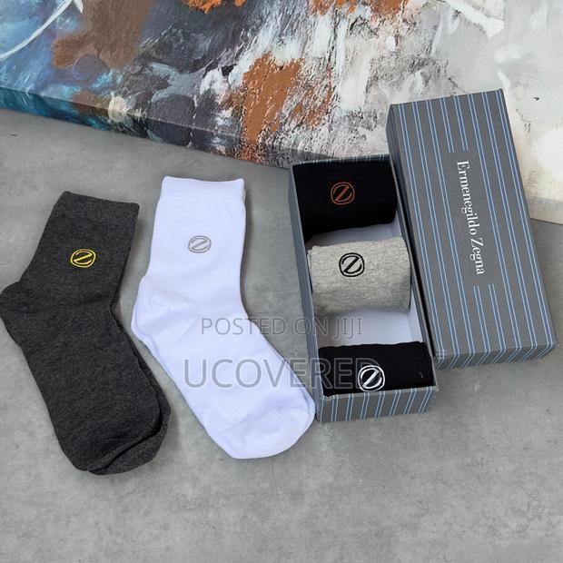 High Quality Cotton Socks(5 Pairs in a Box) · Photo 3